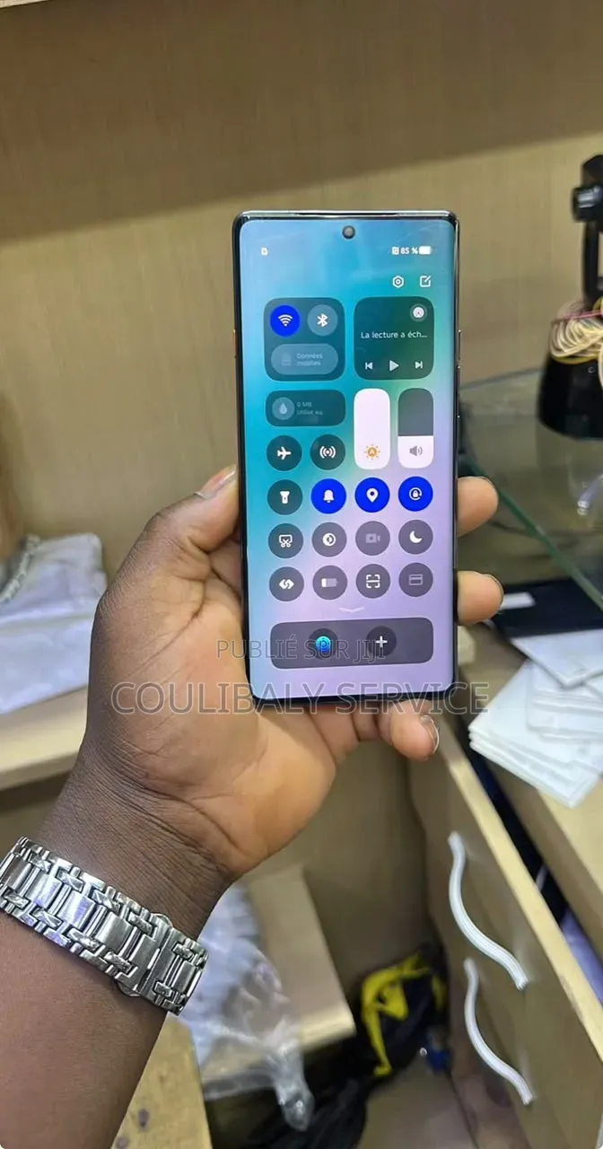 Nouveau Tecno Camon 40 Pro 4G 256 GB Autre