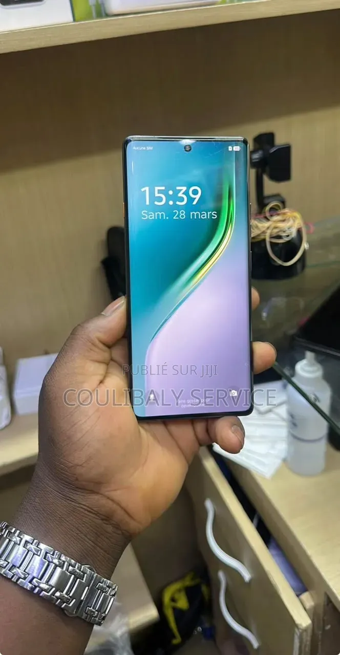 Nouveau Tecno Camon 40 Pro 4G 256 GB Autre