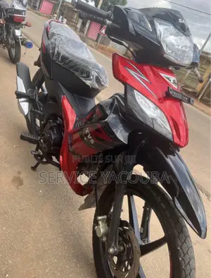 Nouveau TVS HLX 125 2025 Rouge
