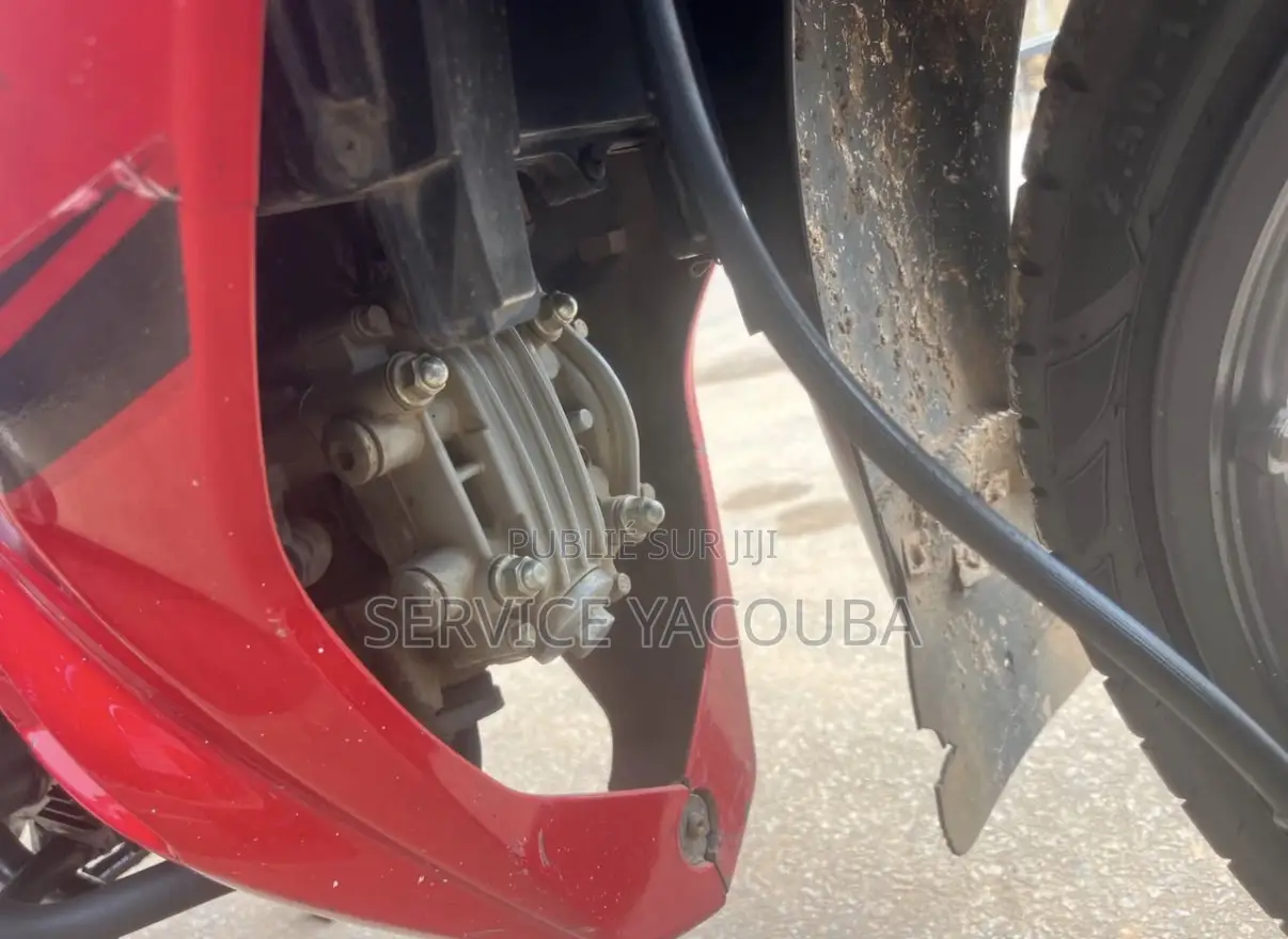 Nouveau TVS HLX 125 2025 Rouge