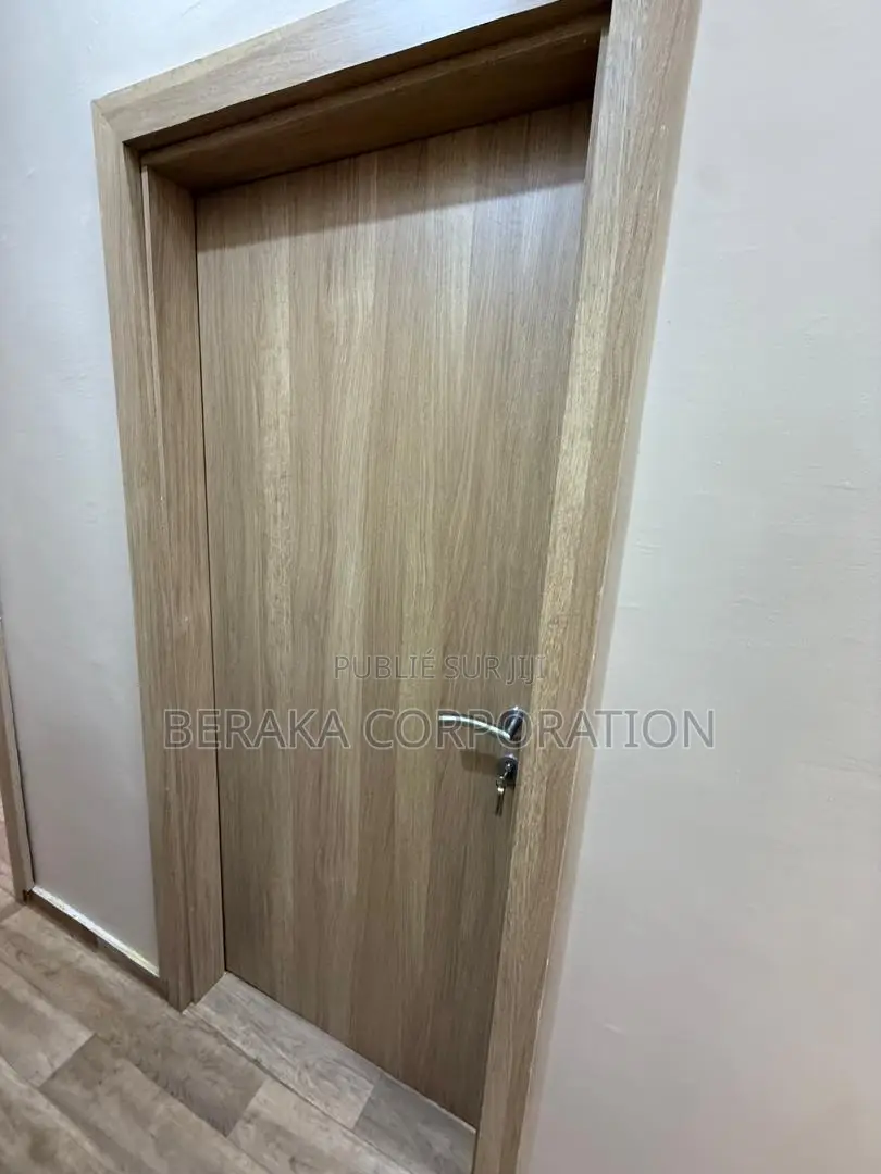 Cession 6,5m 2 Plateaux 4p RDC Ambassade Togo Spa Coiffure