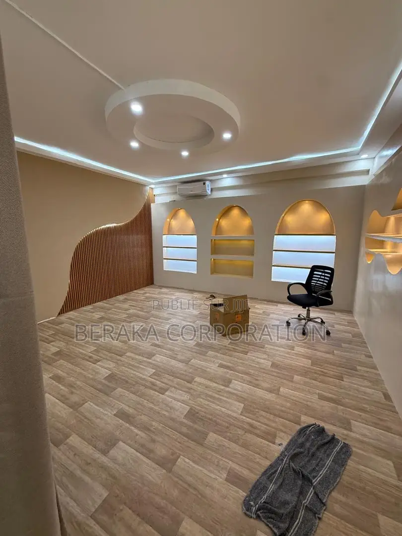 Cession 6,5m 2 Plateaux 4p RDC Ambassade Togo Spa Coiffure