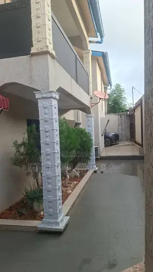 5chbre Villa dans Cocody à Louer