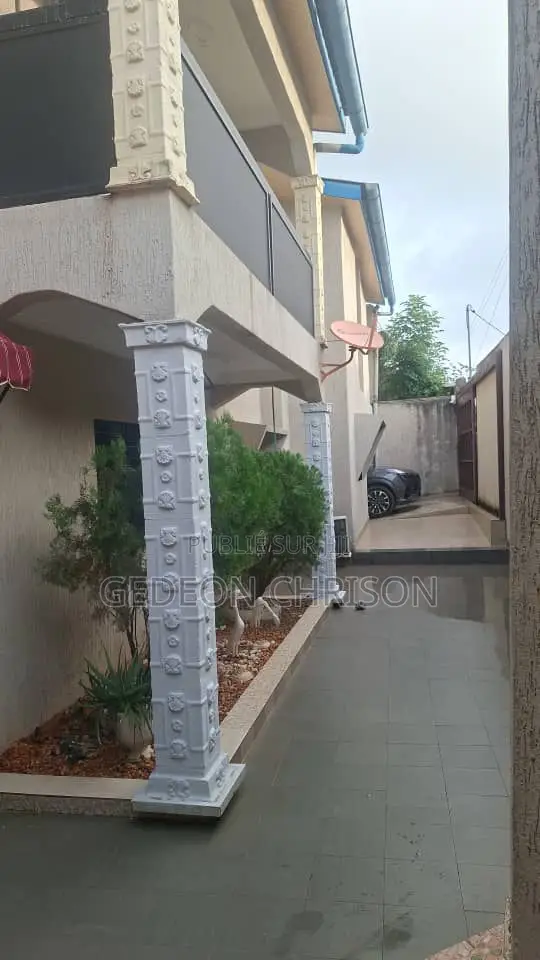 5chbre Villa dans Cocody à Louer