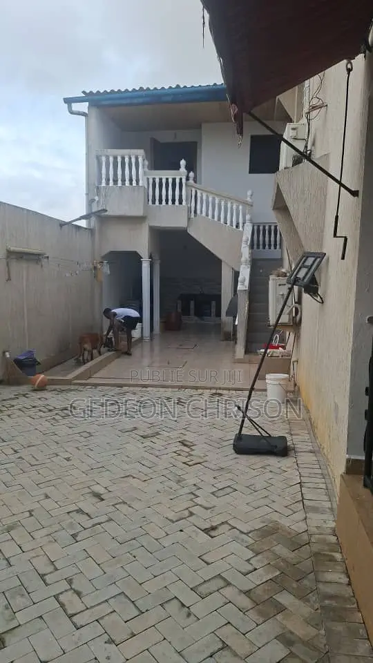 5chbre Villa dans Cocody à Louer