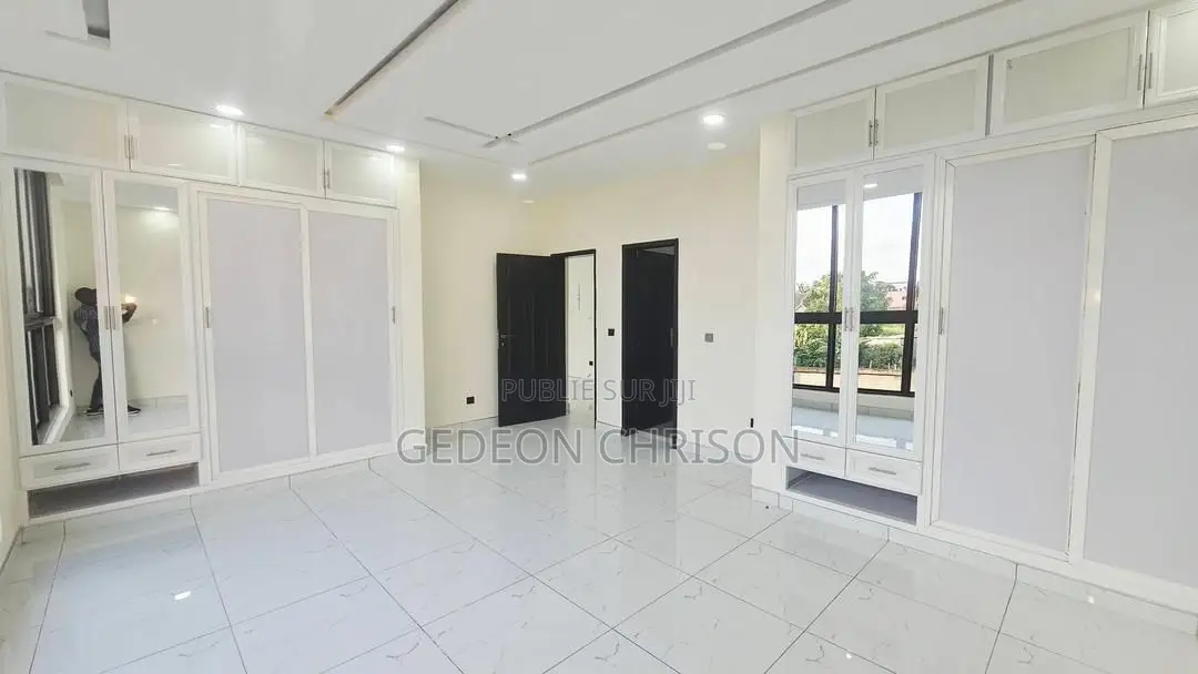 4chbre Villa dans Cocody à Louer