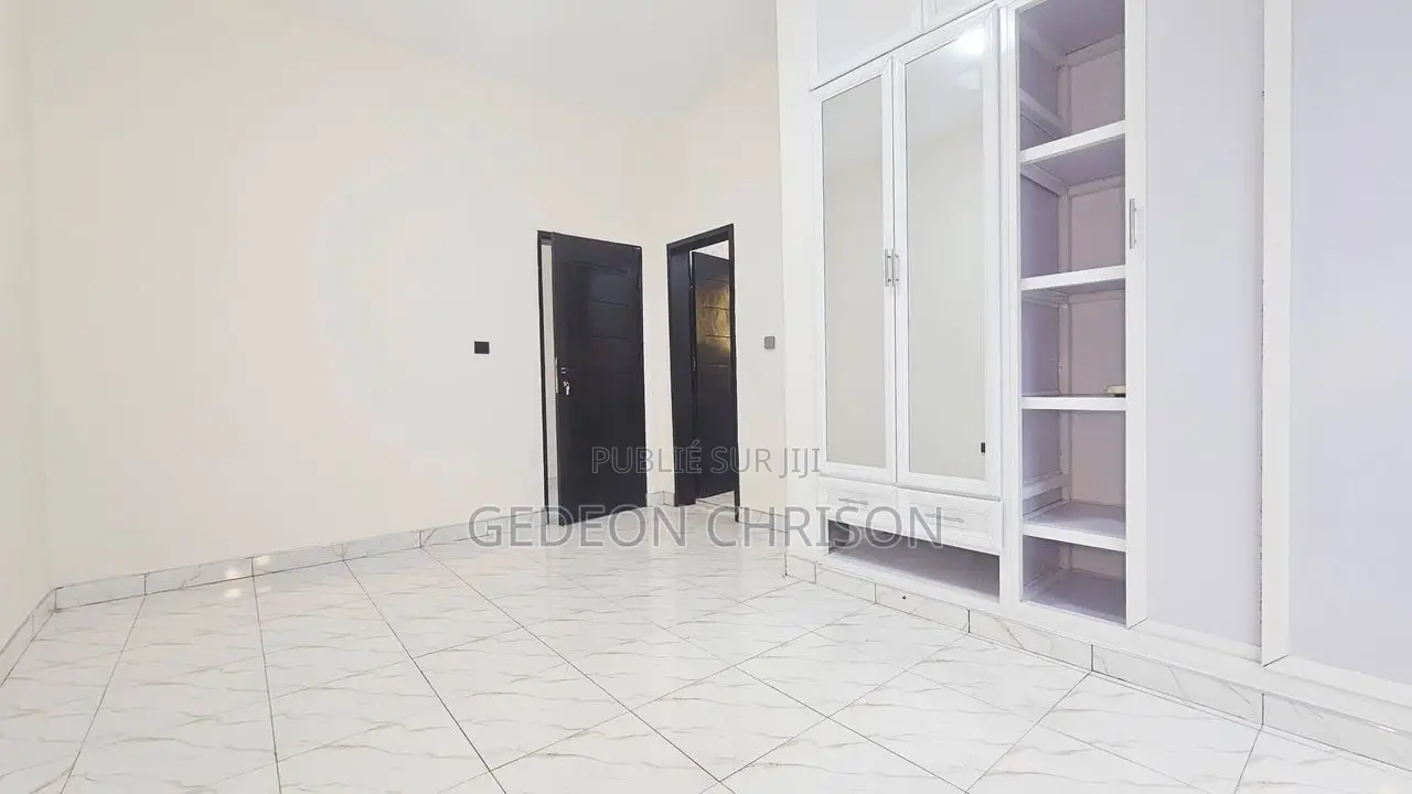 4chbre Villa dans Cocody à Louer