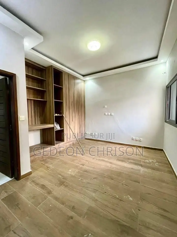 7chbre Villa dans Cocody à Louer