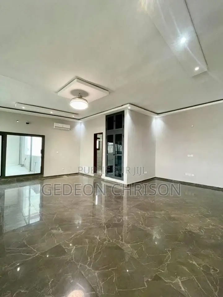 7chbre Villa dans Cocody à Louer