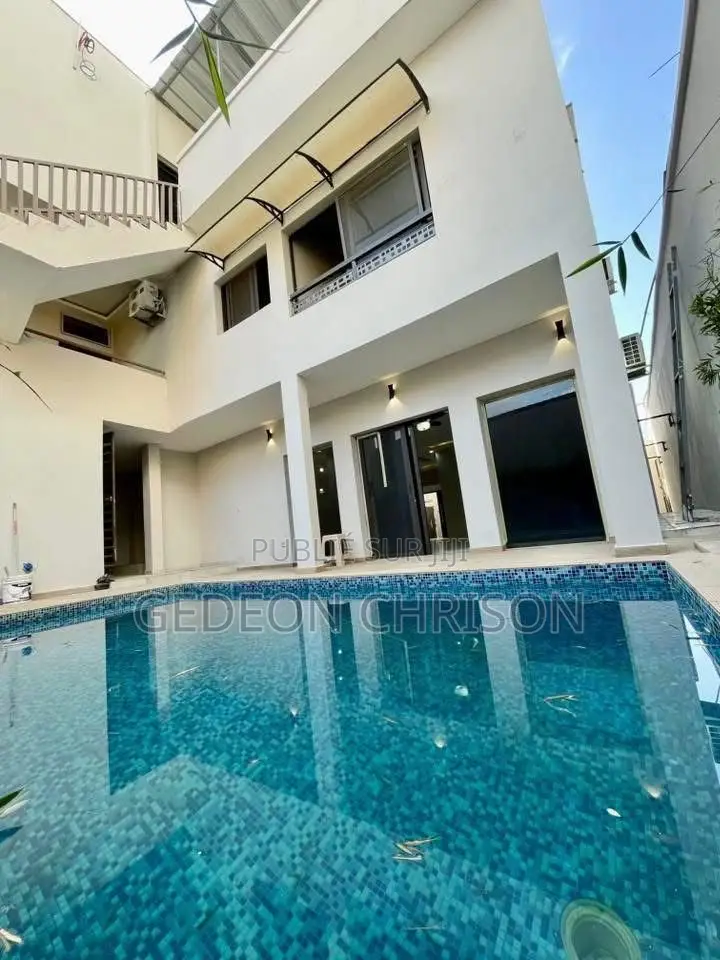 7chbre Villa dans Cocody à Louer