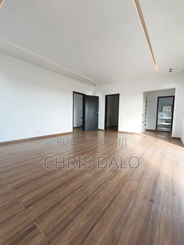 8chbre Duplex dans Djolo Pierre, Bingerville à Louer