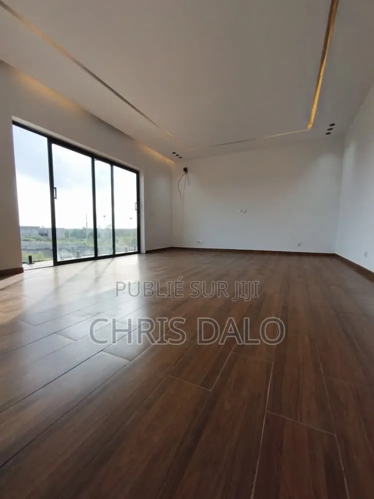 8chbre Duplex dans Djolo Pierre, Bingerville à Louer