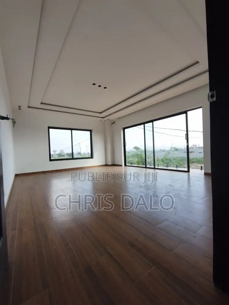 8chbre Duplex dans Djolo Pierre, Bingerville à Louer