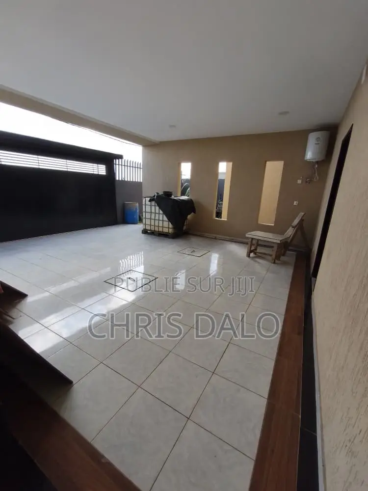 8chbre Duplex dans Djolo Pierre, Bingerville à Louer
