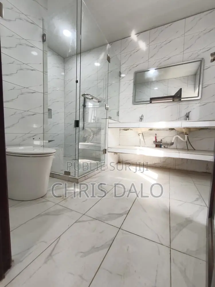 8chbre Duplex dans Djolo Pierre, Bingerville à Louer