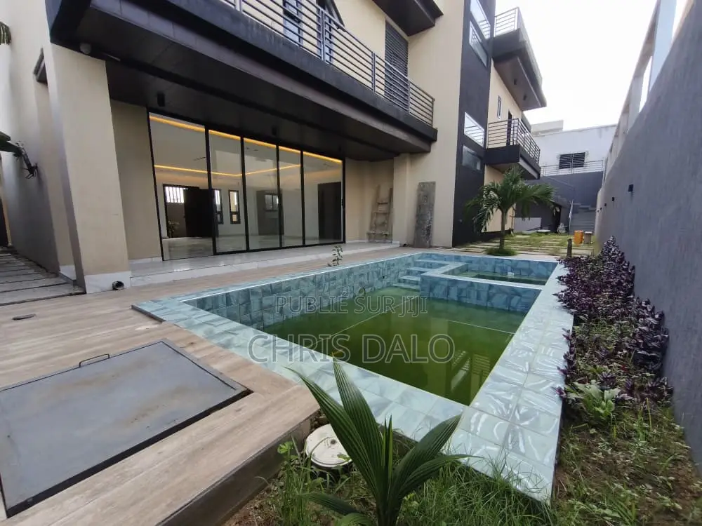 8chbre Duplex dans Djolo Pierre, Bingerville à Louer