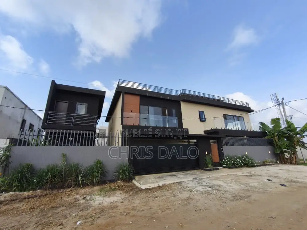 8chbre Duplex dans Djolo Pierre, Bingerville à Louer