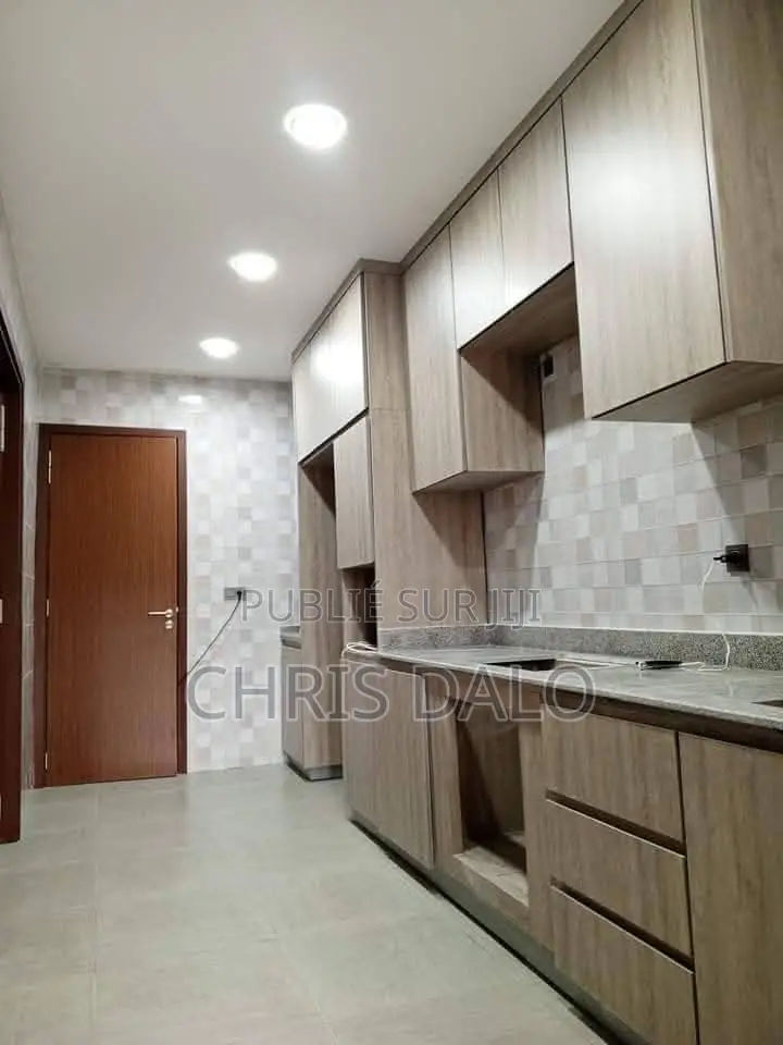 4chbre Appartement dans Djôlo Pierre, Bingerville à Louer