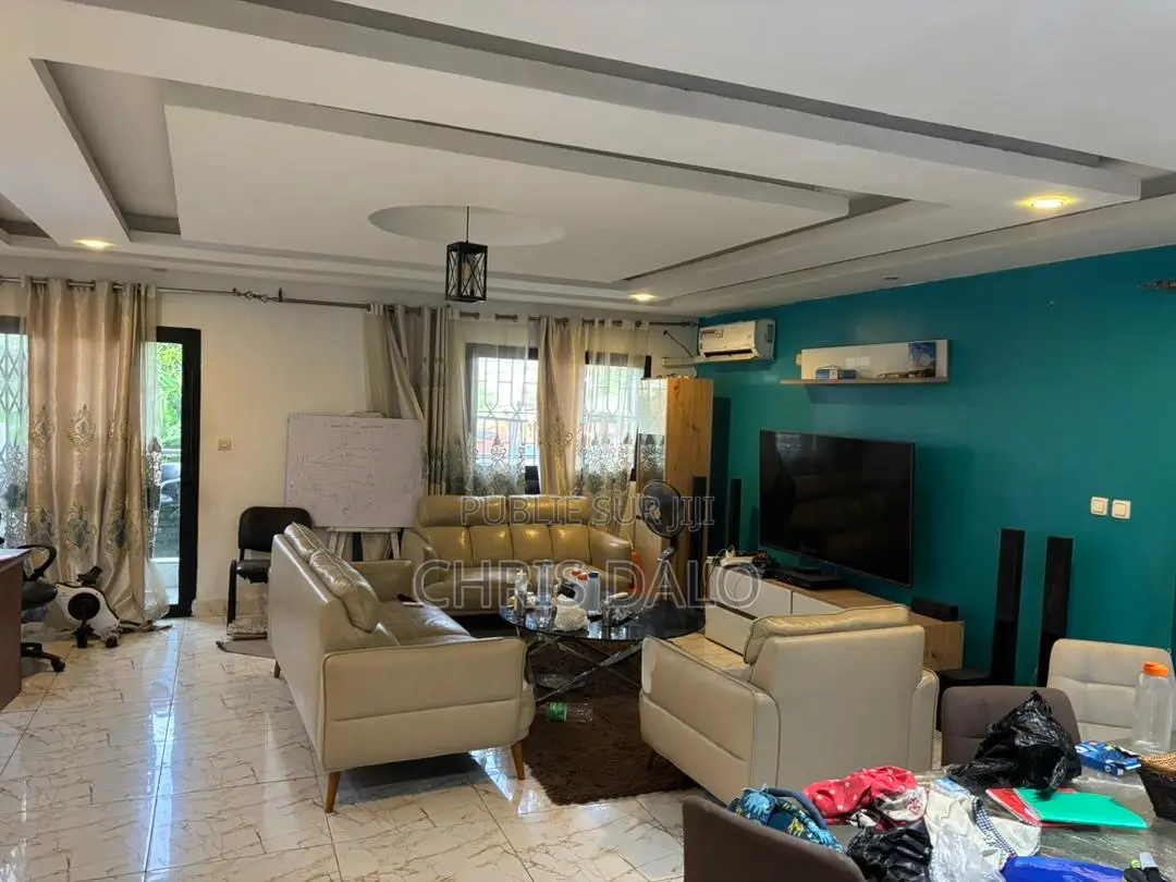 2chbre Appartement dans Djôlo Pierre, Cocody à Vendre