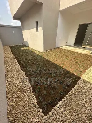 4chbre Duplex dans Djôlo Pierre, Cocody à Louer