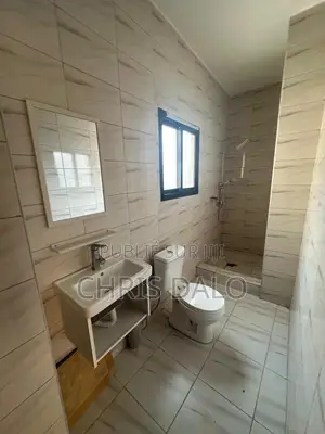 4chbre Duplex dans Djôlo Pierre, Cocody à Louer