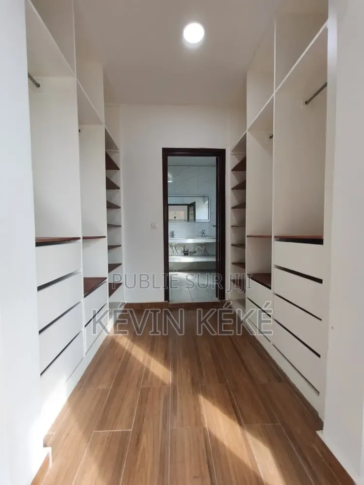 7chbre Duplex dans Grâces Immobilier, Bingerville à Louer