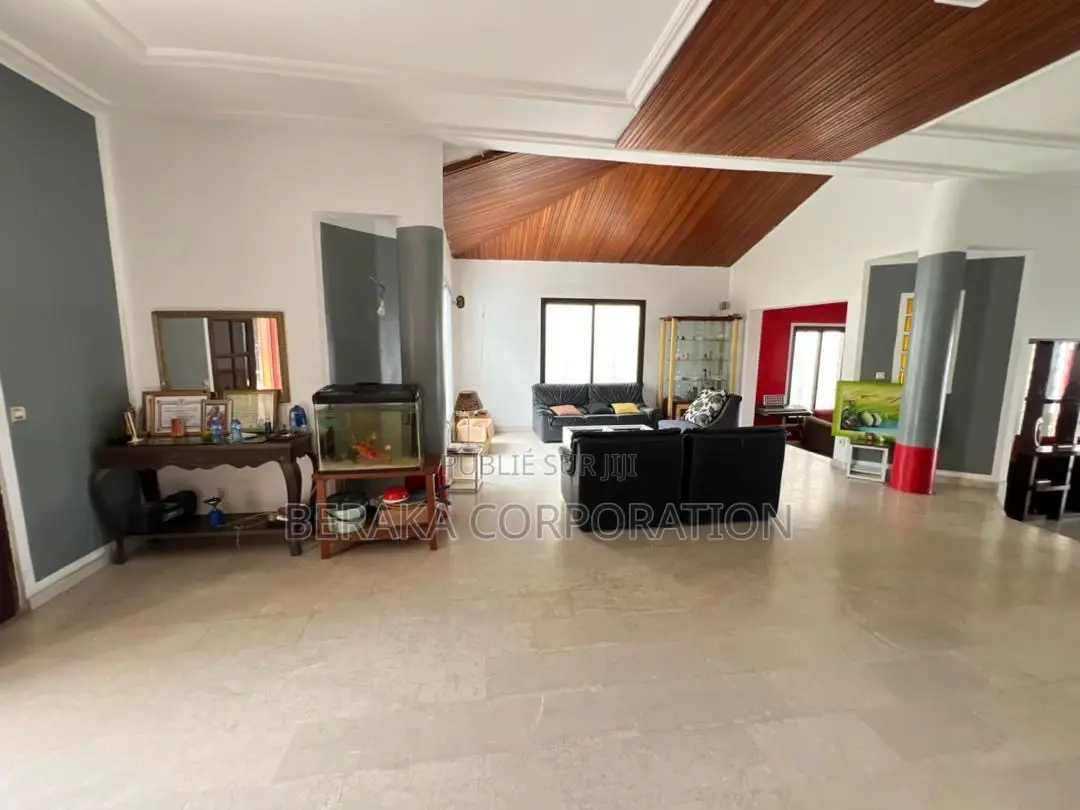 10chbre Duplex dans Beraka Corporation, Cocody à Vendre