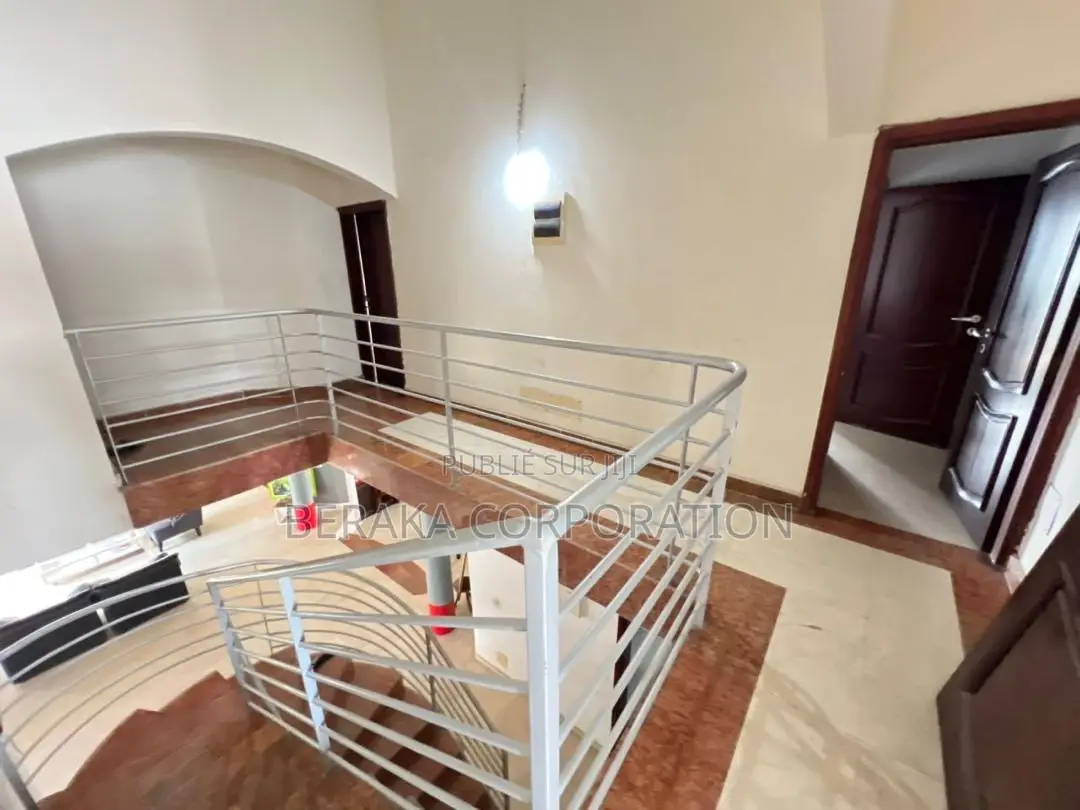 10chbre Duplex dans Beraka Corporation, Cocody à Vendre