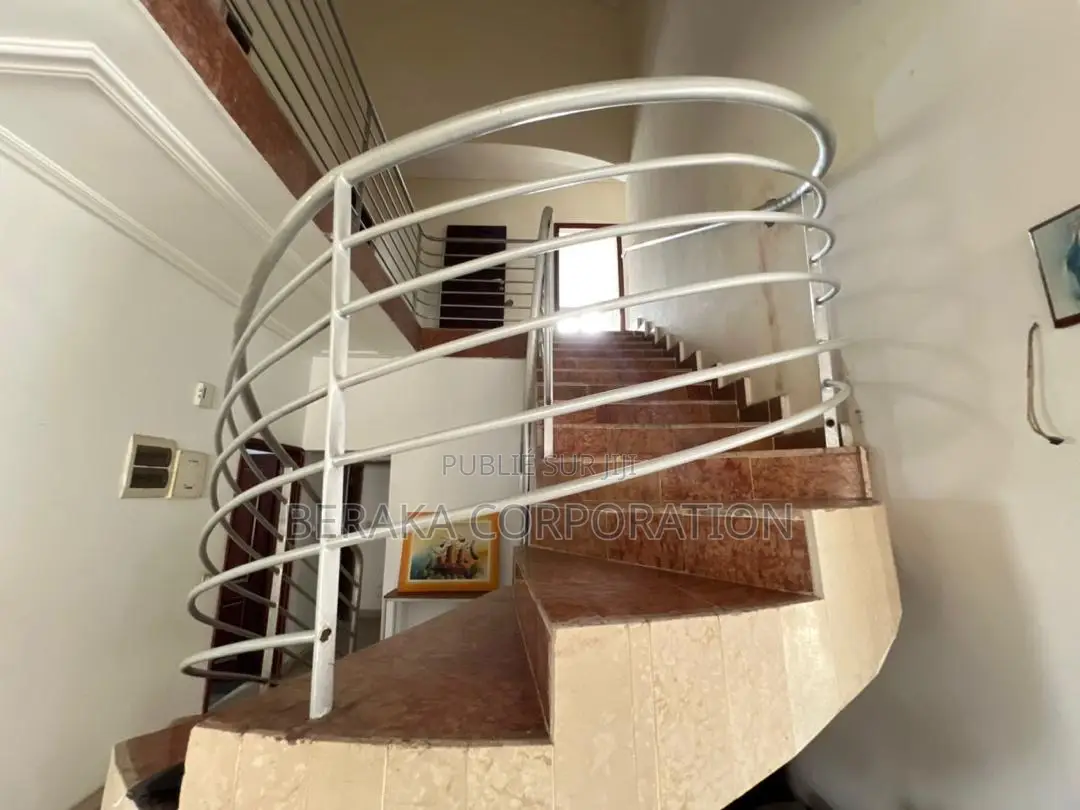 10chbre Duplex dans Beraka Corporation, Cocody à Vendre