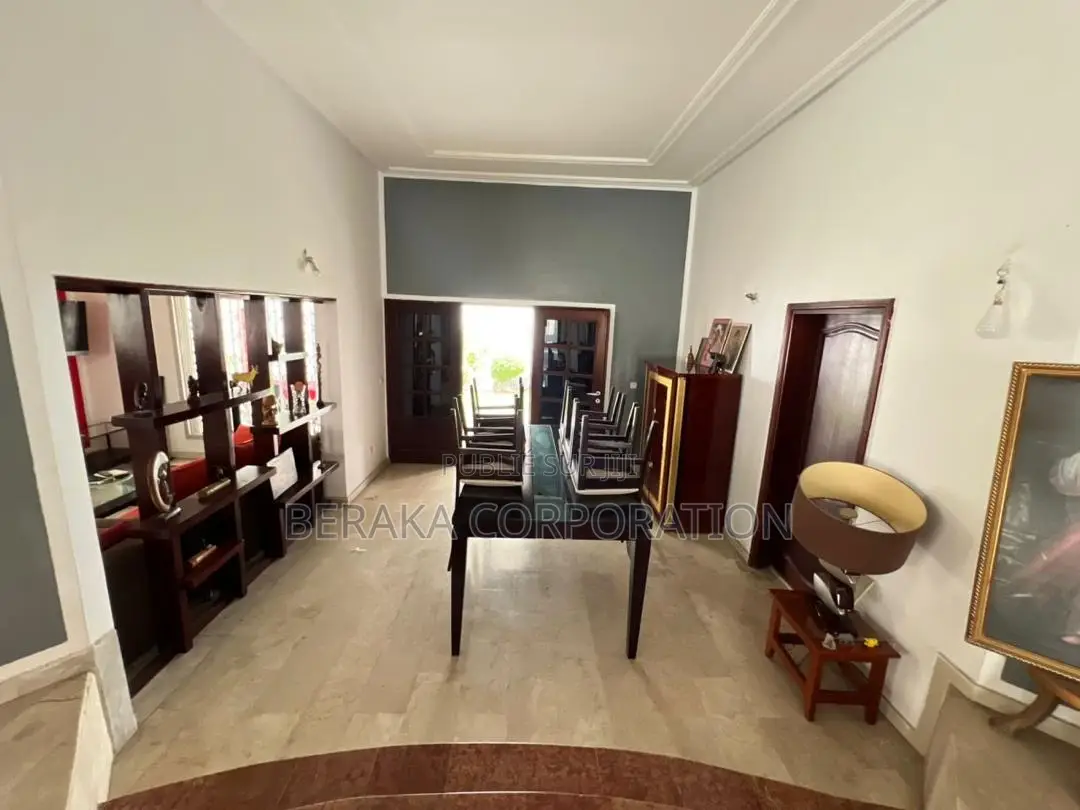 10chbre Duplex dans Beraka Corporation, Cocody à Vendre