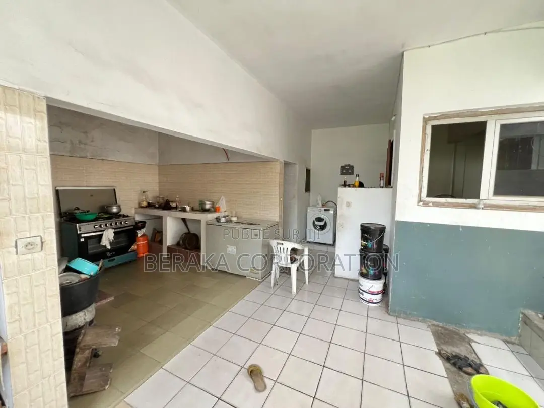 10chbre Duplex dans Beraka Corporation, Cocody à Vendre