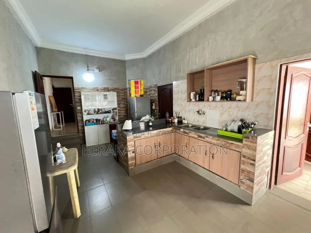 10chbre Duplex dans Beraka Corporation, Cocody à Vendre