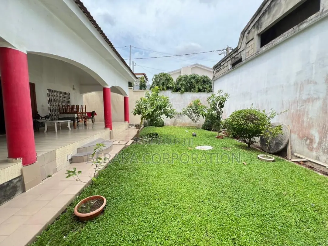 10chbre Duplex dans Beraka Corporation, Cocody à Vendre