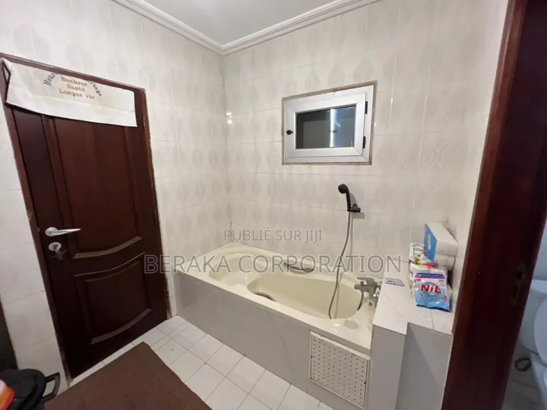 10chbre Duplex dans Beraka Corporation, Cocody à Vendre