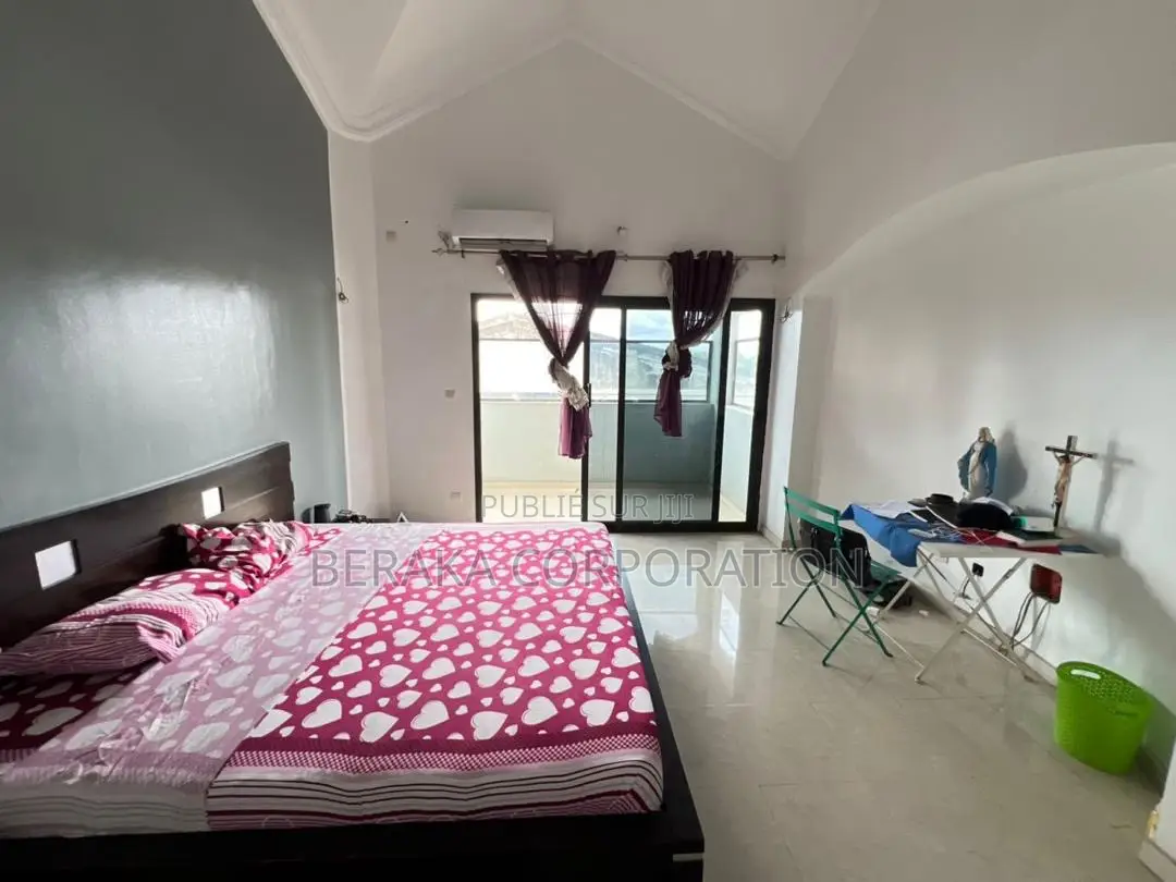 10chbre Duplex dans Beraka Corporation, Cocody à Vendre