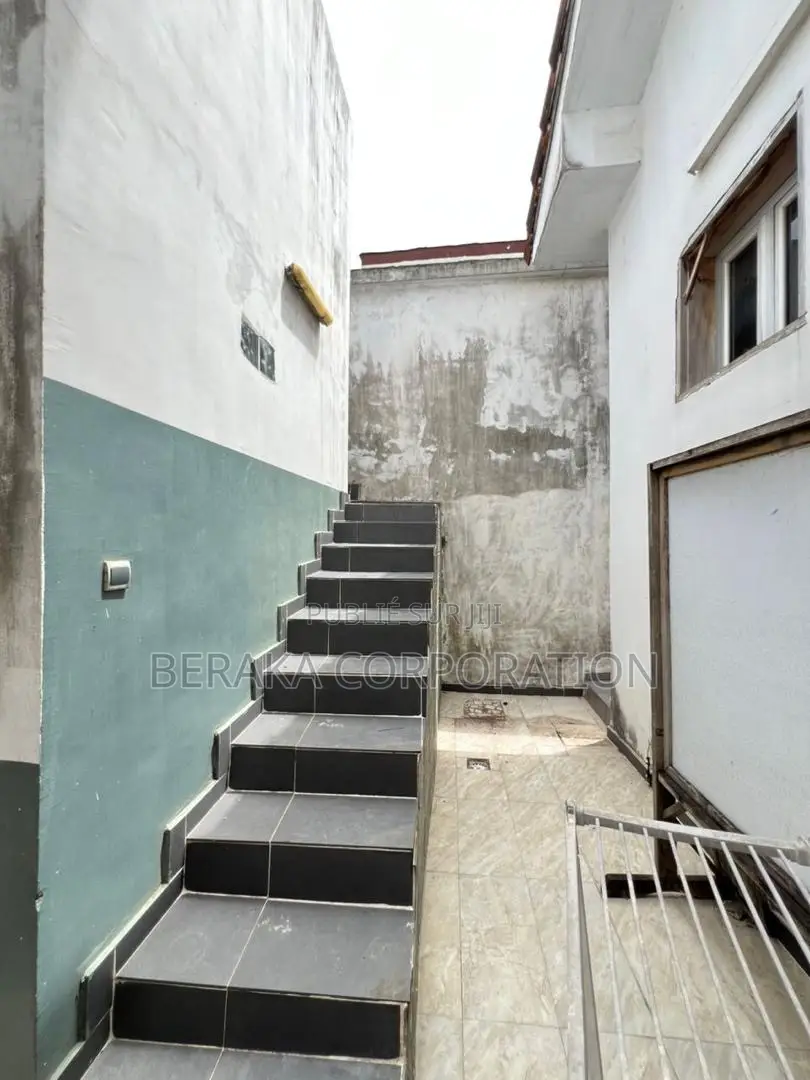 10chbre Duplex dans Beraka Corporation, Cocody à Vendre