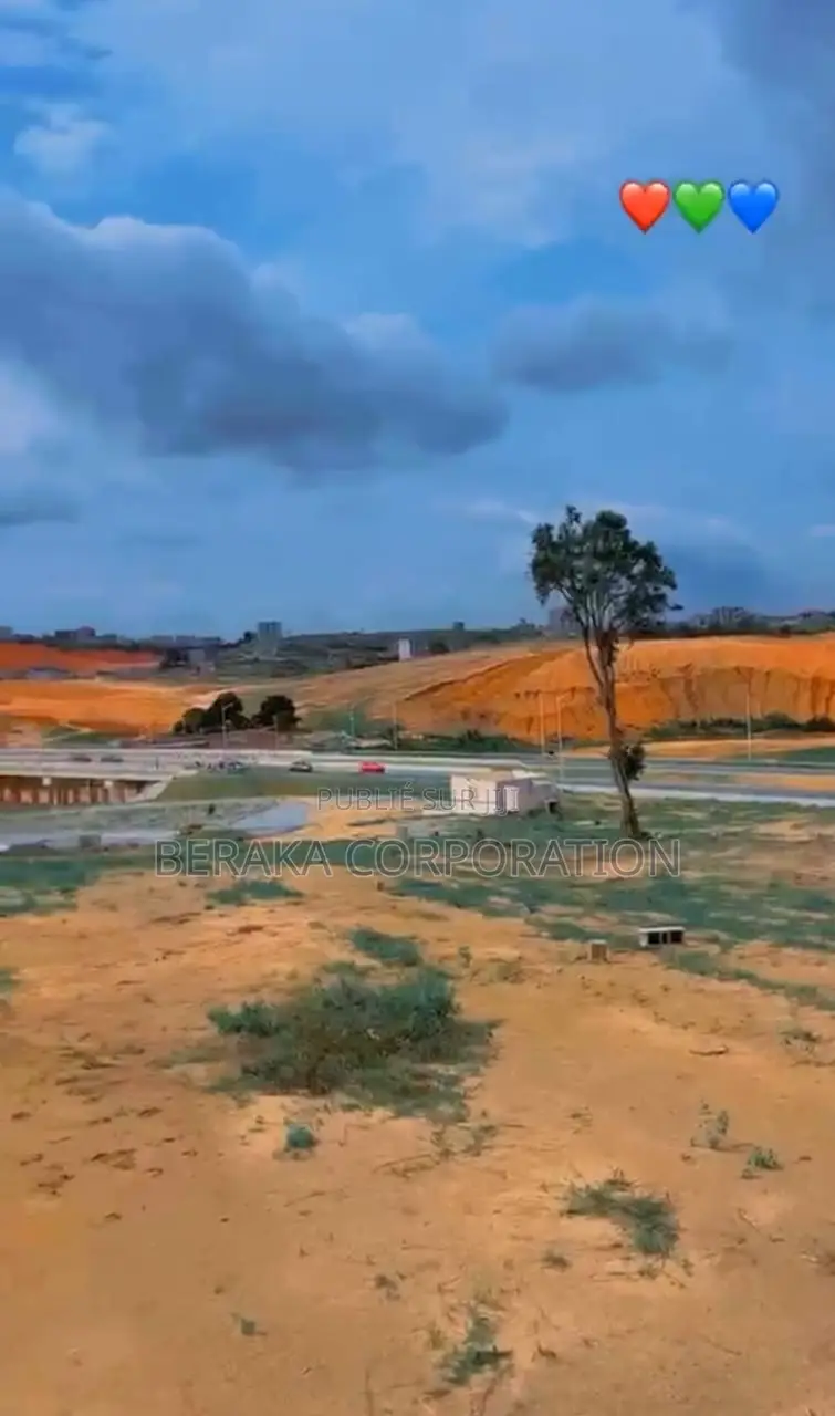 C'est 5 Lots De 400m2 Sur La Y 4 Avec Acd À 25 Millions Refdosso