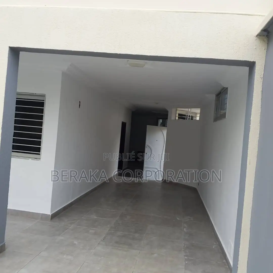 4chbre Duplex dans Beraka Corporation, Cocody à Vendre