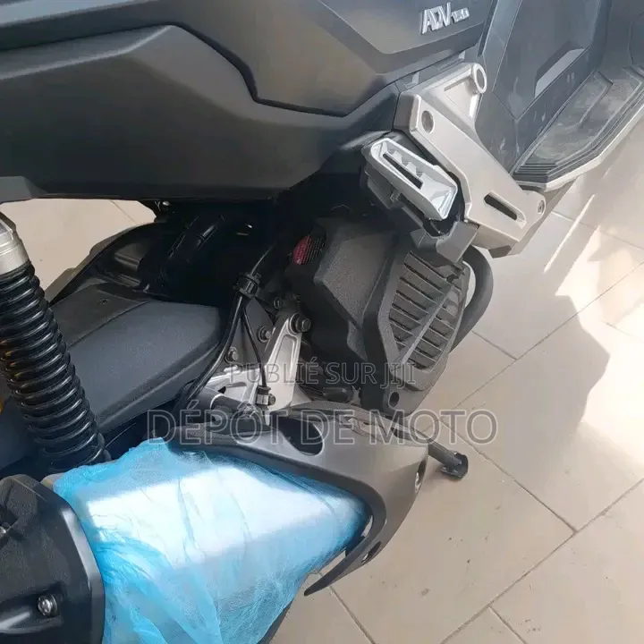 Nouveau TVS Neo NX 2025 Bleu