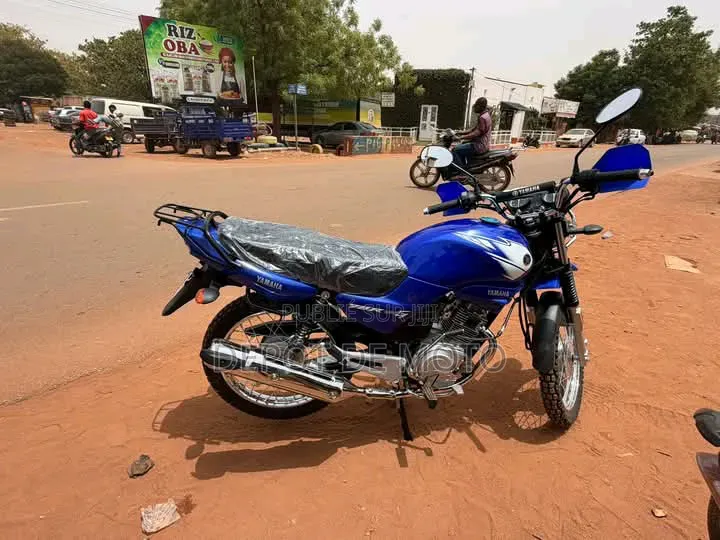 Nouveau Yamaha YBR125 2025 Bleu