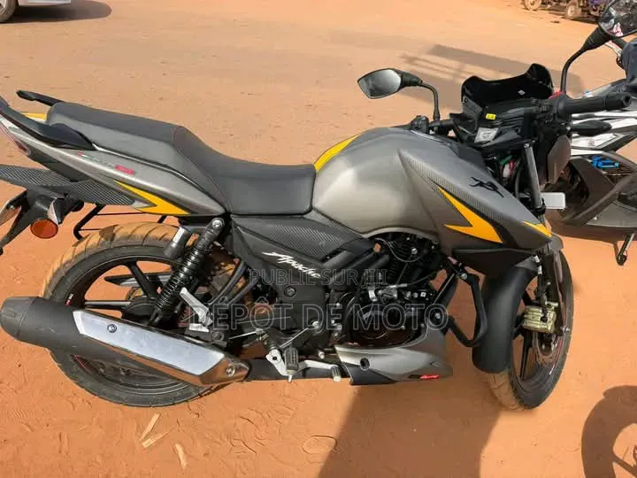Nouveau TVS Apache 180 RTR 2025 Gris