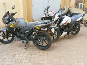 Nouveau TVS Apache 180 RTR 2025 Gris
