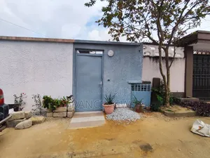 3chbre Duplex dans Francis Gweh, Cocody à Louer