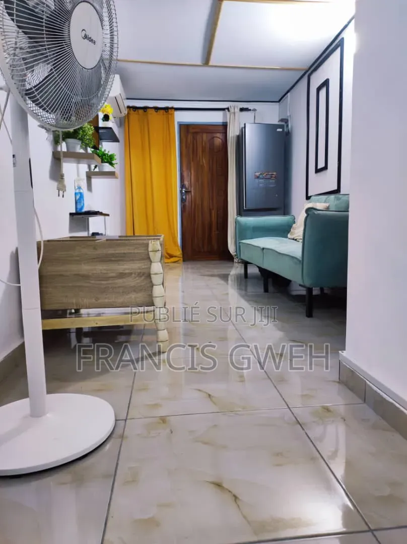 3chbre Duplex dans Francis Gweh, Cocody à Louer