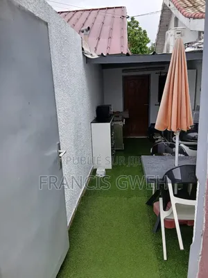 3chbre Duplex dans Francis Gweh, Cocody à Louer