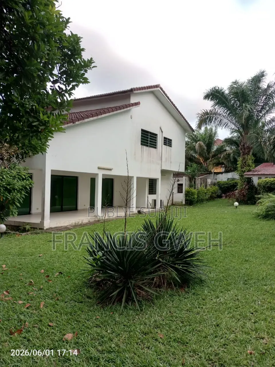 4chbre Duplex dans Francis Gweh, Cocody à Louer