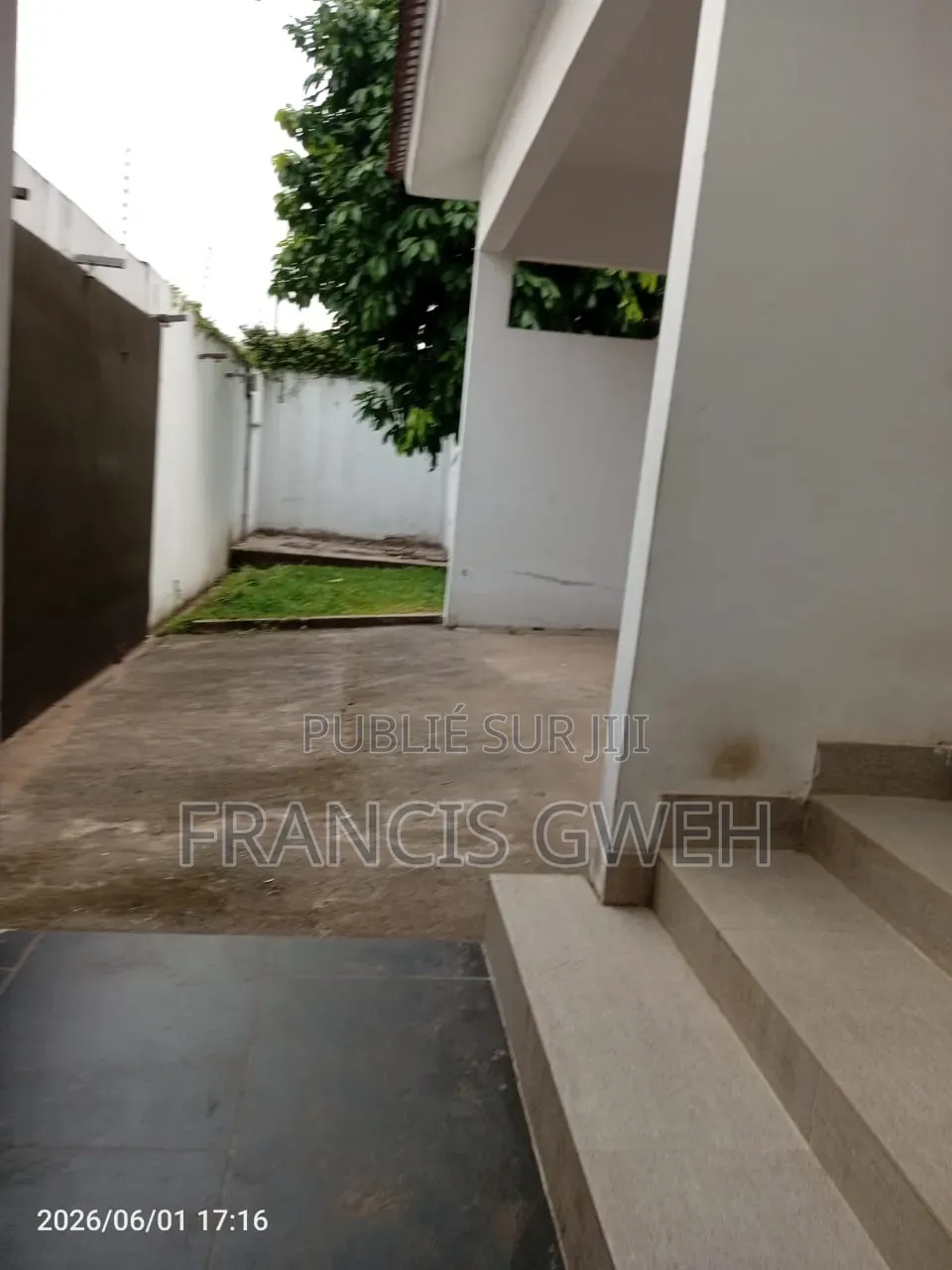 4chbre Duplex dans Francis Gweh, Cocody à Louer