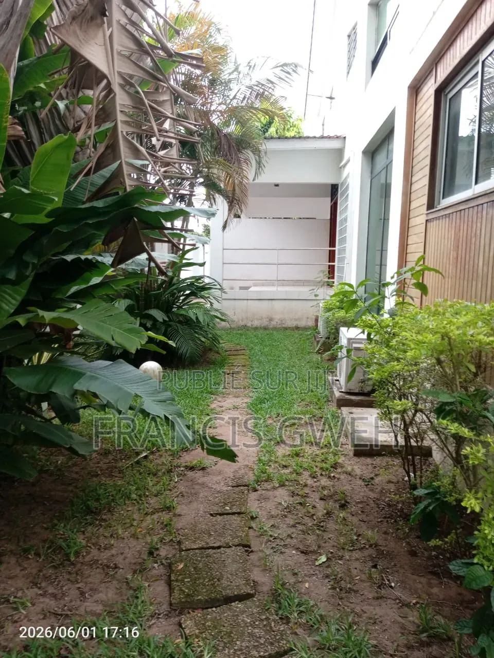 4chbre Duplex dans Francis Gweh, Cocody à Louer