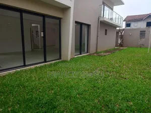 5chbre Duplex dans Francis Gweh, Cocody à Louer