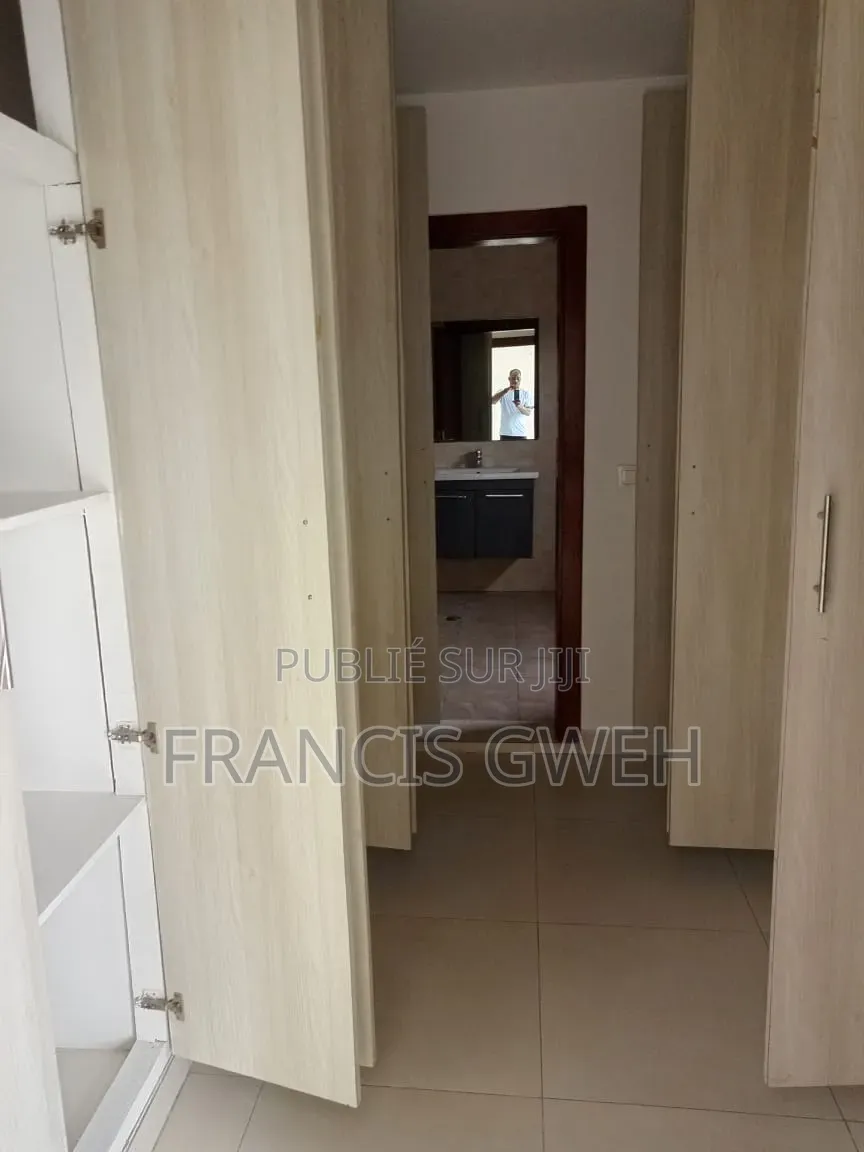 5chbre Duplex dans Francis Gweh, Cocody à Louer